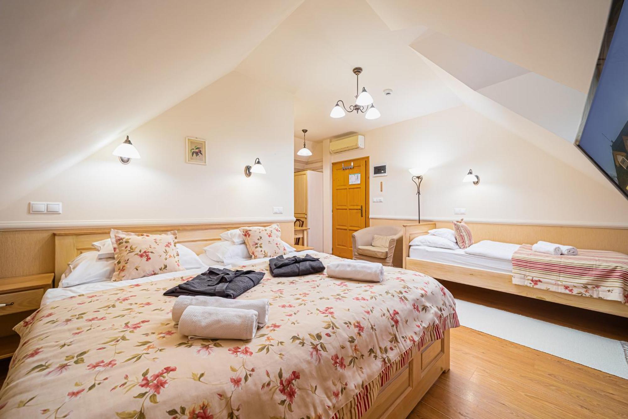Hotel Rigotanya Relax & Wellness Panzio Buekfuerdo Esterno foto