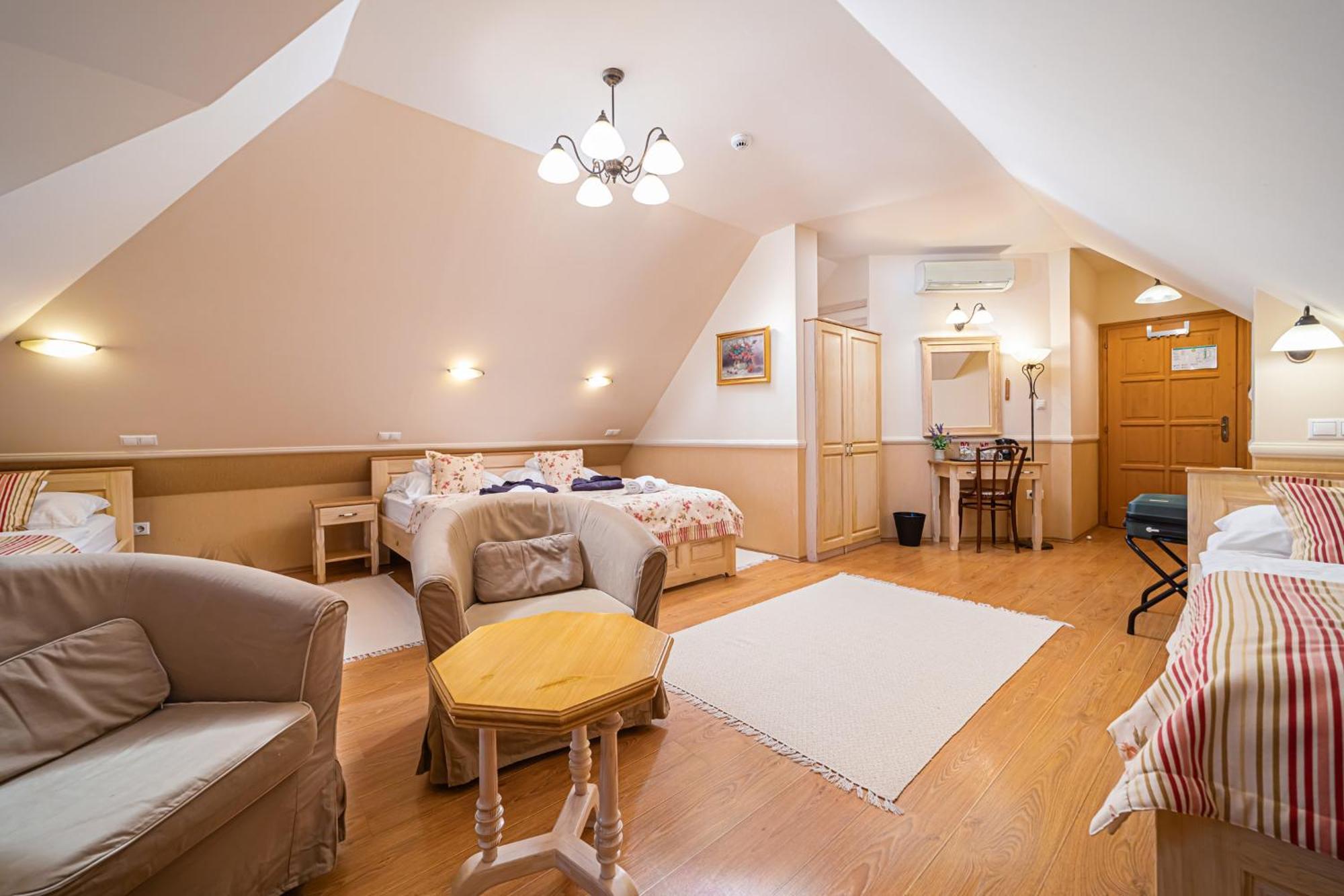 Hotel Rigotanya Relax & Wellness Panzio Buekfuerdo Esterno foto