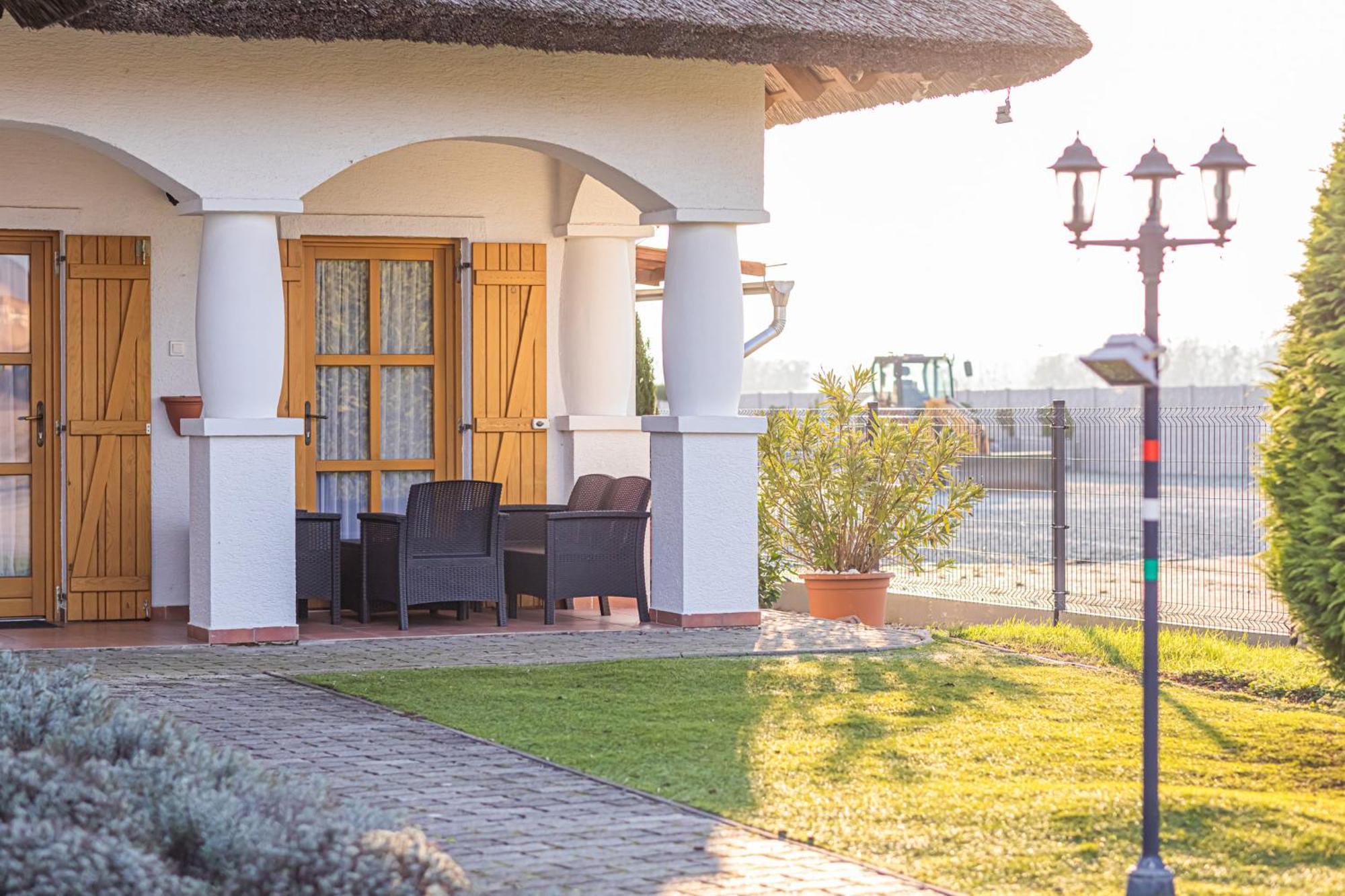 Hotel Rigotanya Relax & Wellness Panzio Buekfuerdo Esterno foto